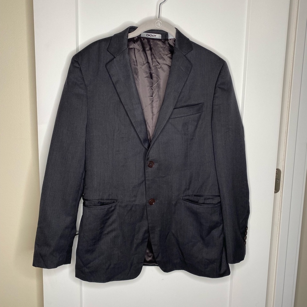 DKNY Modern Fit 100% Wool Two-Button Stretch Suit Jacket Men’s Size 38 S